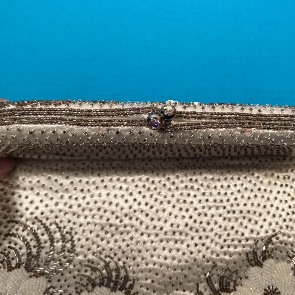 Beaded Floral Clutch by II Yama - Picture 5 of 11